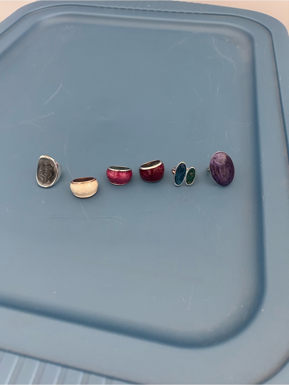 Rings-selling as a set